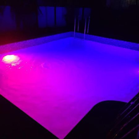 The Perfect Stays- Lal Mahal Villa With Disco Pool Lonavala Exterior foto